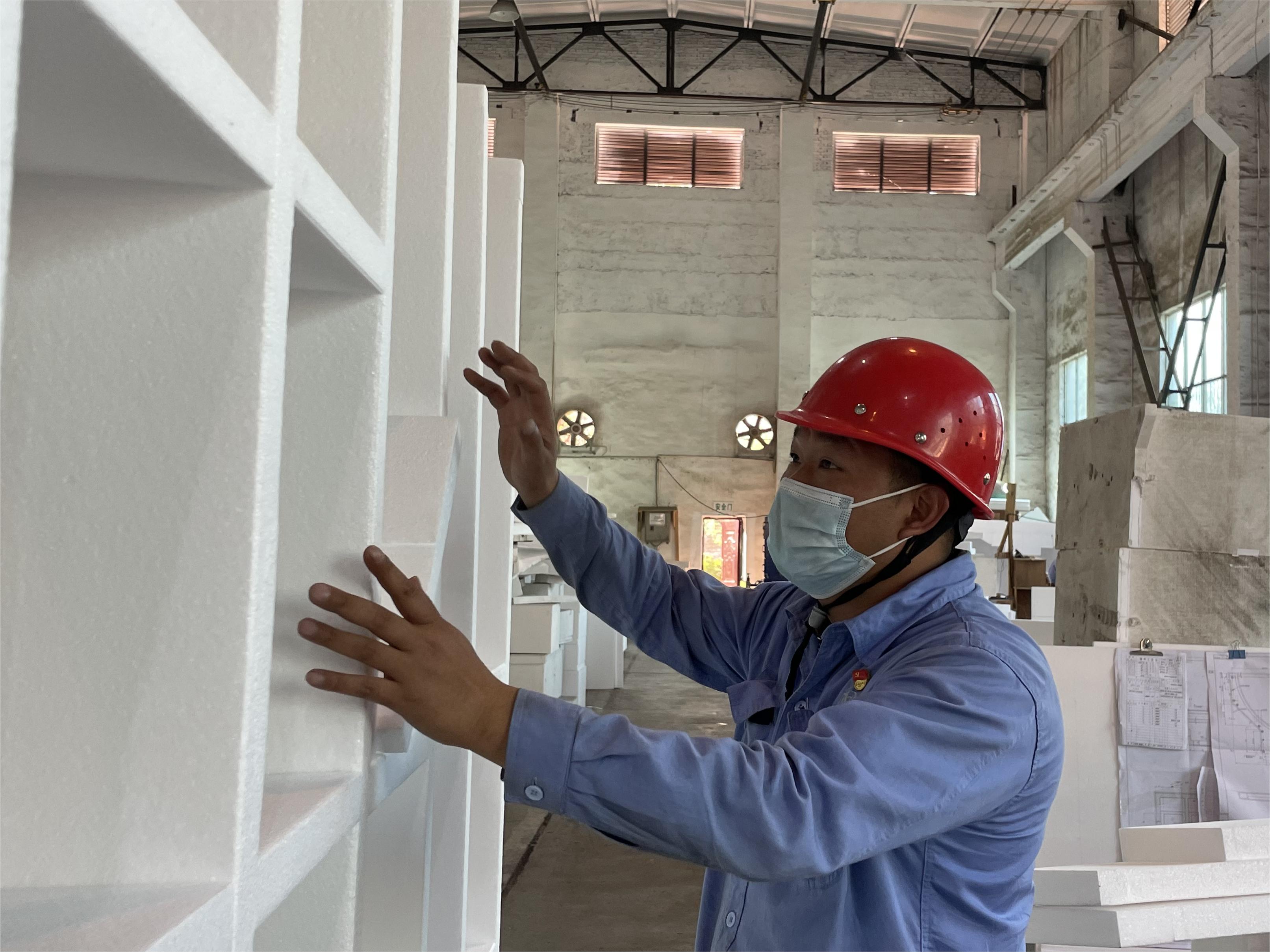 【身邊榜樣】雷建偉：扎根一線深耕耘，力行匠人“?！背霾?></div>
                    <div   id=